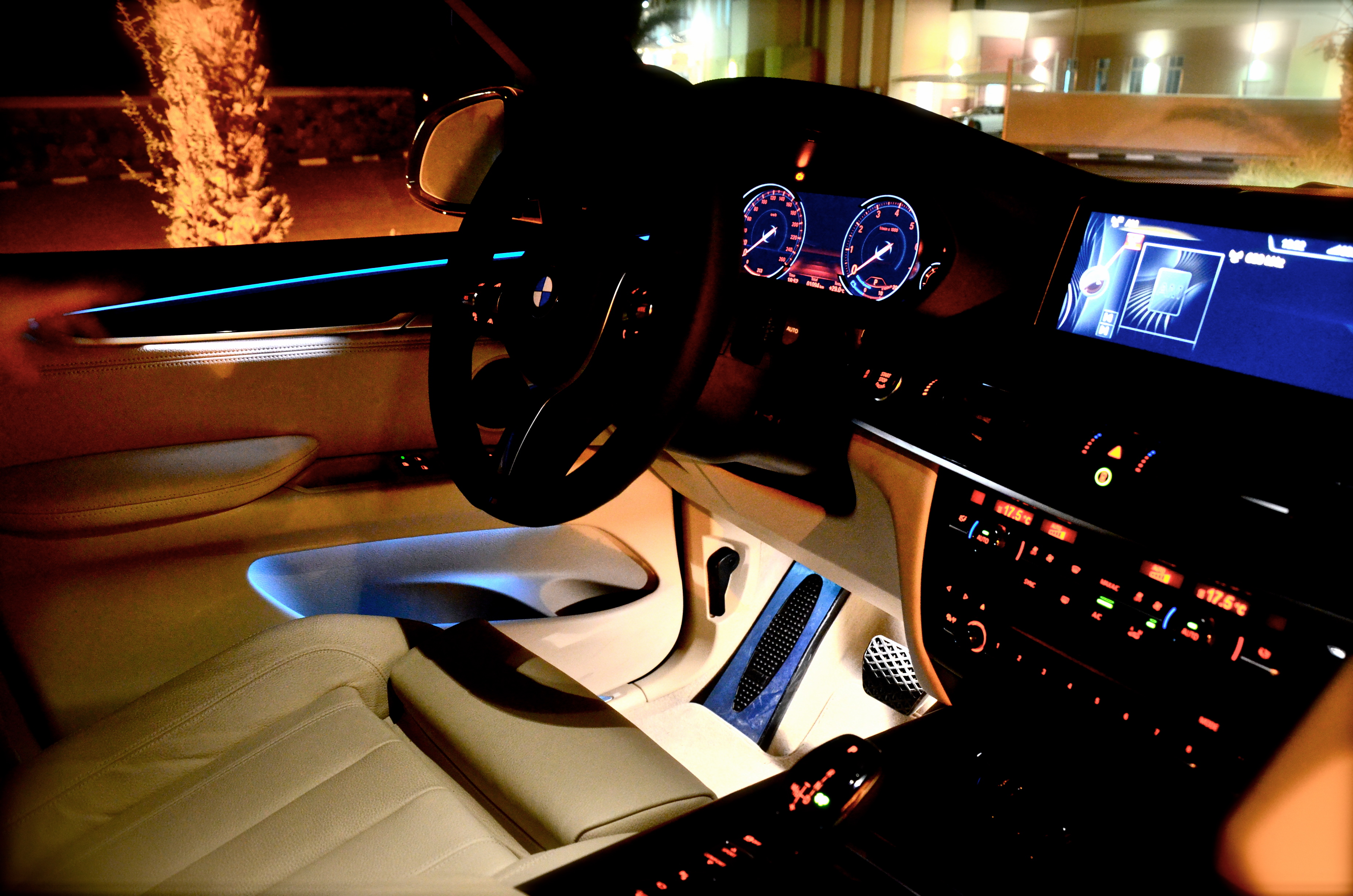 Ambient inside the BMW X5 – Dubaicravings.com